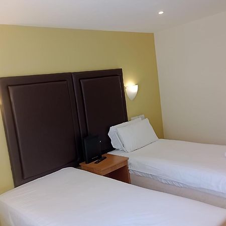 Wakefield Limes Lodge Экстерьер фото